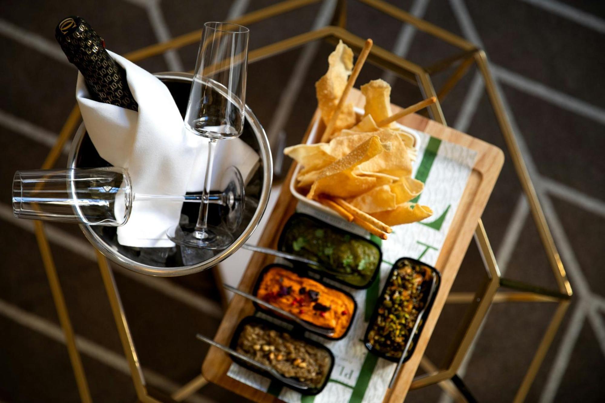 Sapphire House Antwerp, Autograph Collection By Marriott 호텔 외부 사진 A selection of tapas